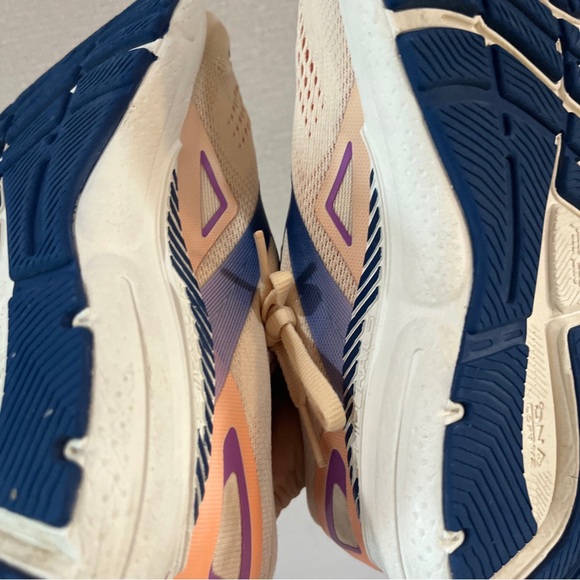 Brooks Adrenaline GTS 23 Guiderails  1203811B795 Running  Women’s 8 Peach/Navy - Picture 8 of 9